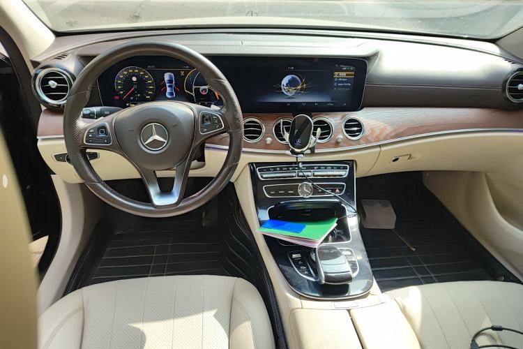 Used Mercedes-Benz E-Class 2016 E 300 L Luxury Model Center Console