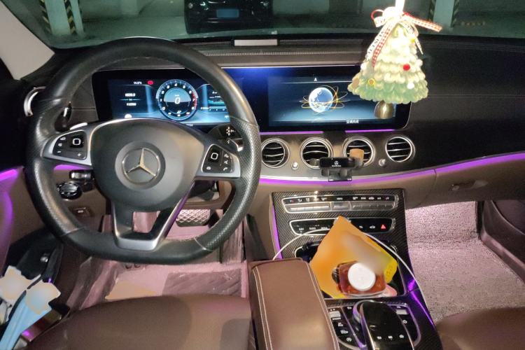 Used Mercedes-Benz E-Class 2016 E 300 L Stylish Model Center Console