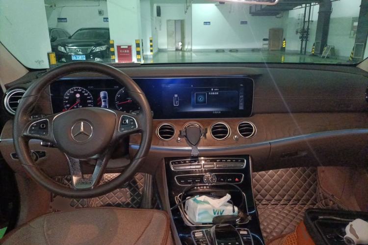 Used Mercedes-Benz E-Class 2016 E 200 L Center Console