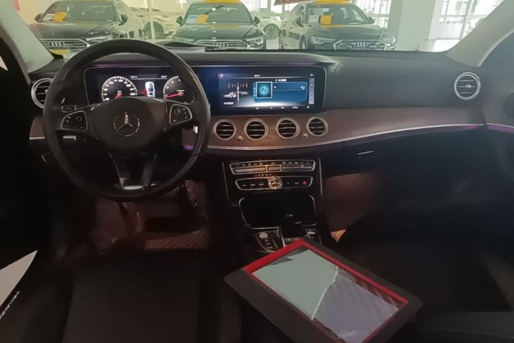 Used Mercedes-Benz E-Class 2016 E 300 L Luxury Model Center Console