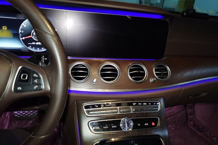 Used Mercedes-Benz E-Class 2016 E 200 L Center Console