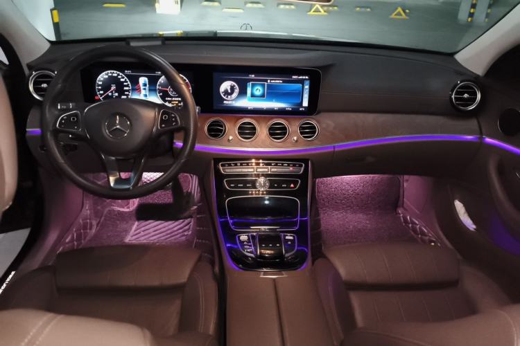 Used Mercedes-Benz E-Class 2016 E 200 L Center Console