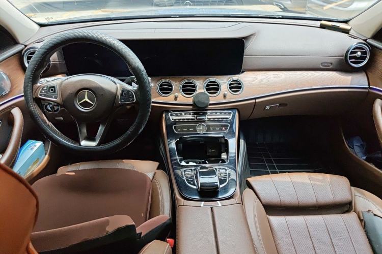 Used Mercedes-Benz E-Class 2016 E 200 L Center Console