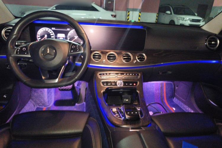 Used Mercedes-Benz E-Class 2016 E 200 L Sport Edition Center Console