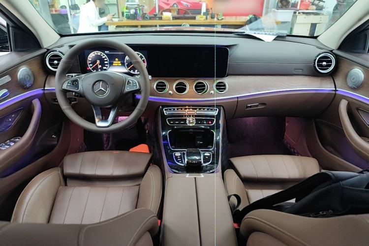 Used Mercedes-Benz E-Class 2016 E 200 L Center Console