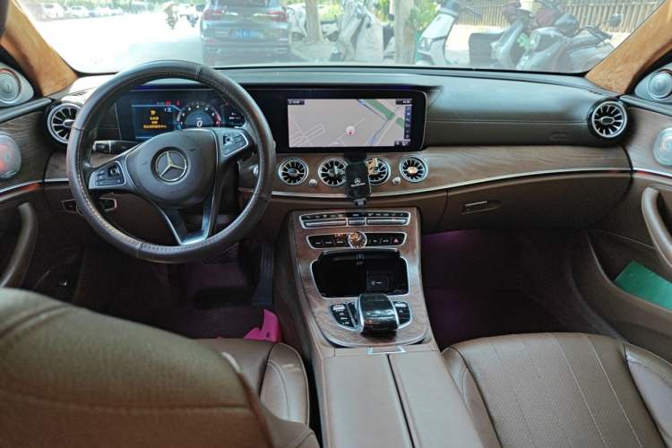 Used Mercedes-Benz E-Class 2016 E 300 L Stylish Model Center Console