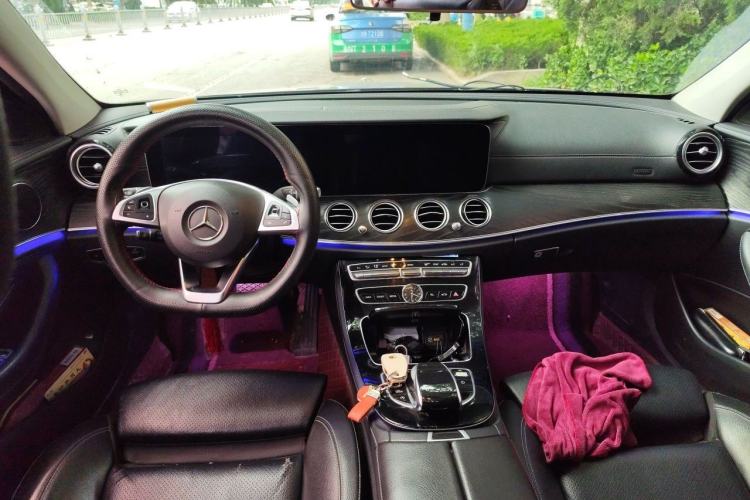 Used Mercedes-Benz E-Class 2016 E 200 L Sport Edition Center Console