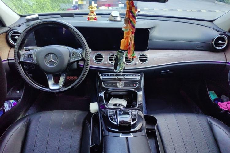 Used Mercedes-Benz E-Class 2016 E 300 L Luxury Model Center Console