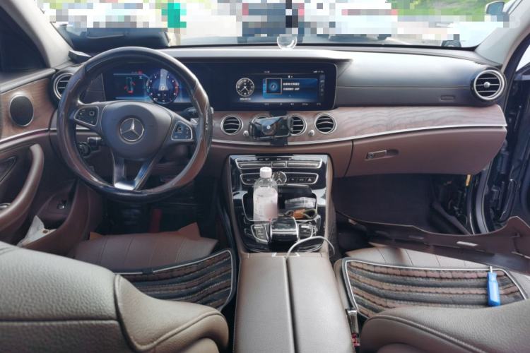 Used Mercedes-Benz E-Class 2016 E 200 L Center Console