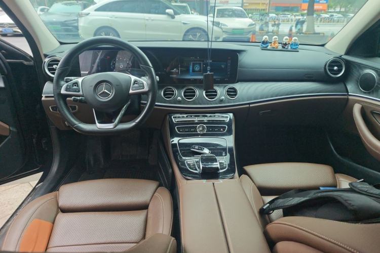 Used Mercedes-Benz E-Class 2016 E 200 L Sport Edition Center Console