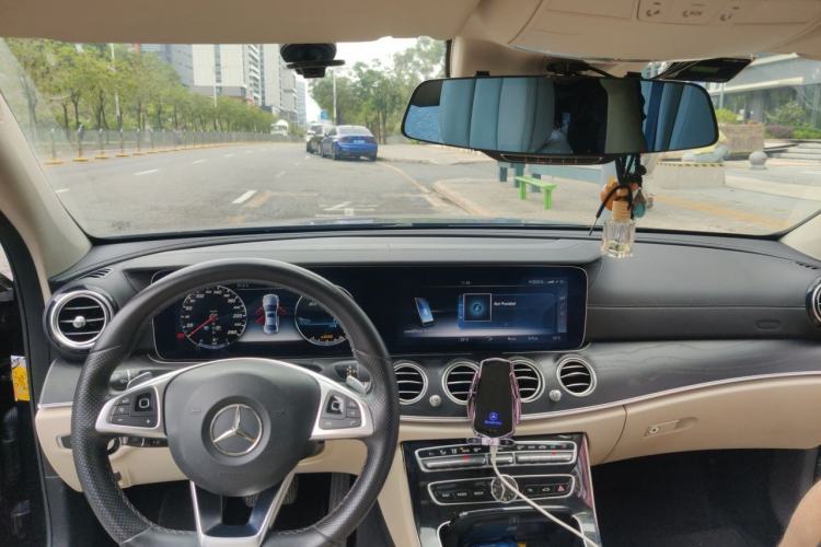 Used Mercedes-Benz E-Class 2016 E 200 L Sport Edition Center Console