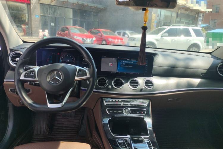 Used Mercedes-Benz E-Class 2016 E 200 L Sport Edition Center Console