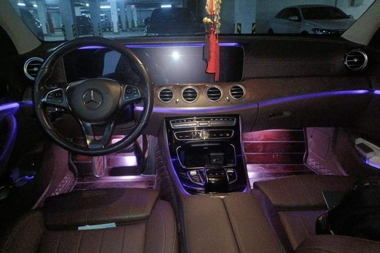 Used Mercedes-Benz E-Class 2016 E 200 L Center Console