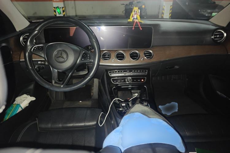Used Mercedes-Benz E-Class 2016 E 200 L Center Console
