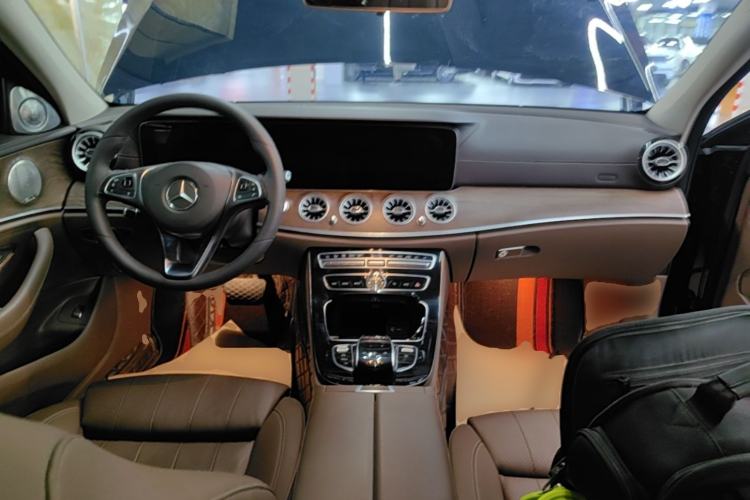 Used Mercedes-Benz E-Class 2016 E 200 L Center Console