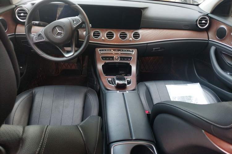 Used Mercedes-Benz E-Class 2016 E 300 L Stylish Model Center Console