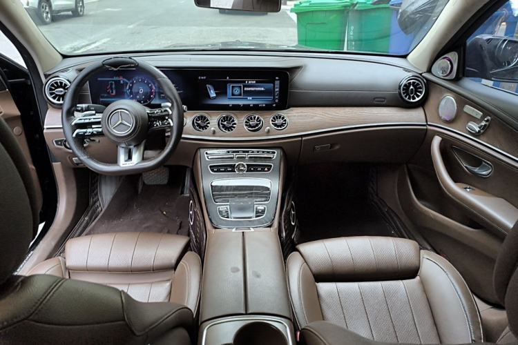 Used Mercedes-Benz E-Class 2016 E 200 L Center Console