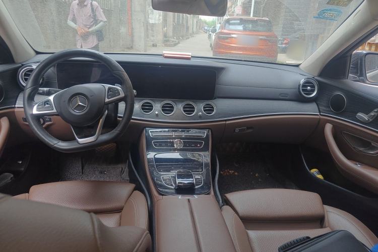 Used Mercedes-Benz E-Class 2016 E 200 L Sport Edition Center Console