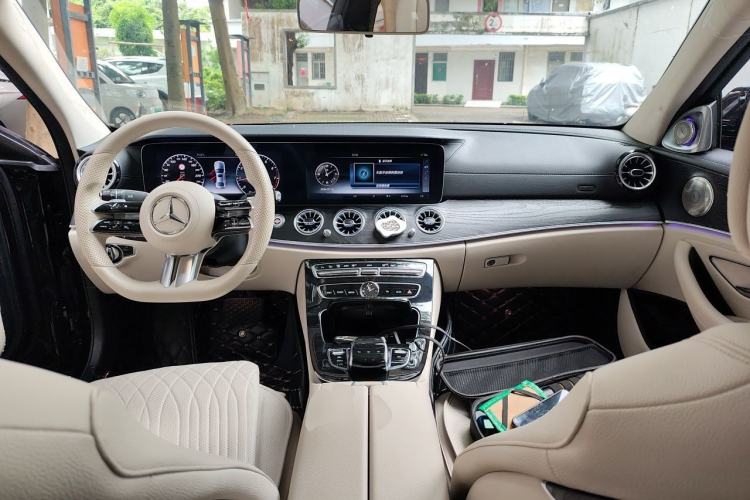 Used Mercedes-Benz E-Class 2016 E 200 L Sport Edition Center Console