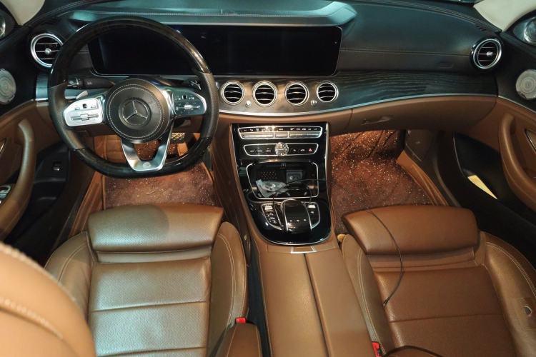 Used Mercedes-Benz E-Class 2016 E 200 L Sport Edition Center Console