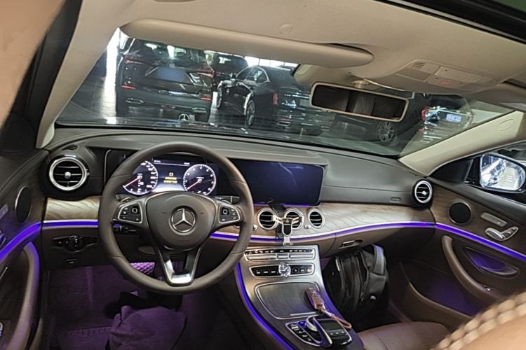 Used Mercedes-Benz E-Class 2016 E 200 L Center Console