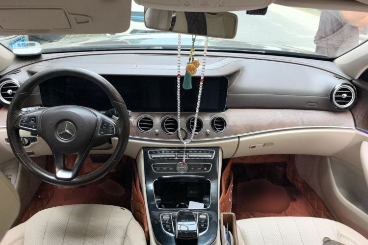 Used Mercedes-Benz E-Class 2016 E 300 L Luxury Model Center Console