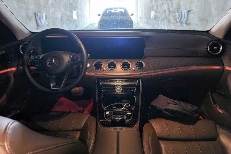 Used Mercedes-Benz E-Class 2016 E 200 L Center Console