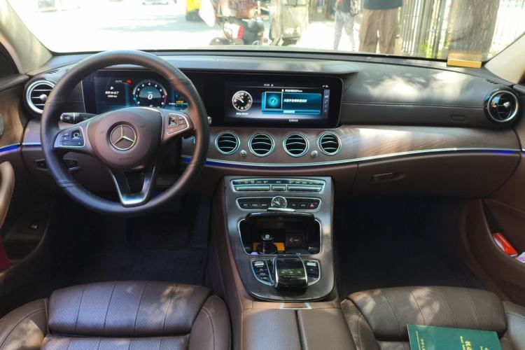 Used Mercedes-Benz E-Class 2016 E 200 L Center Console