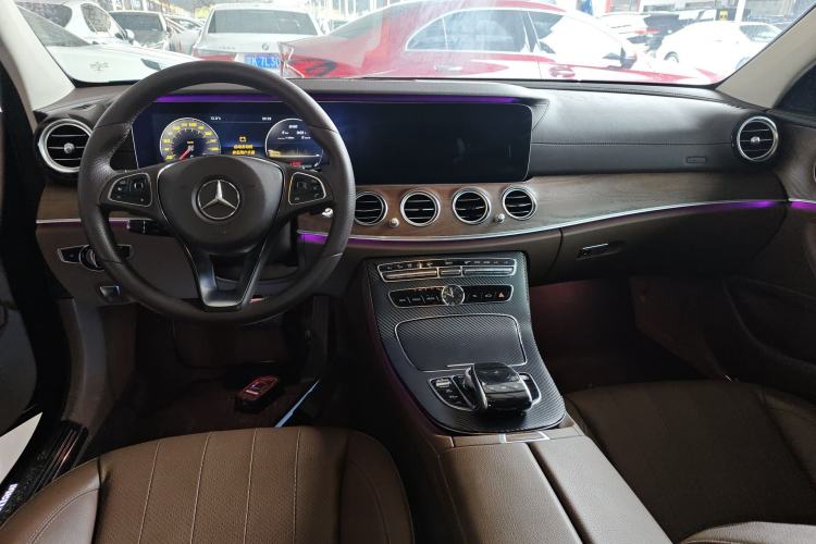 Used Mercedes-Benz E-Class 2016 E 300 L Luxury Model Center Console