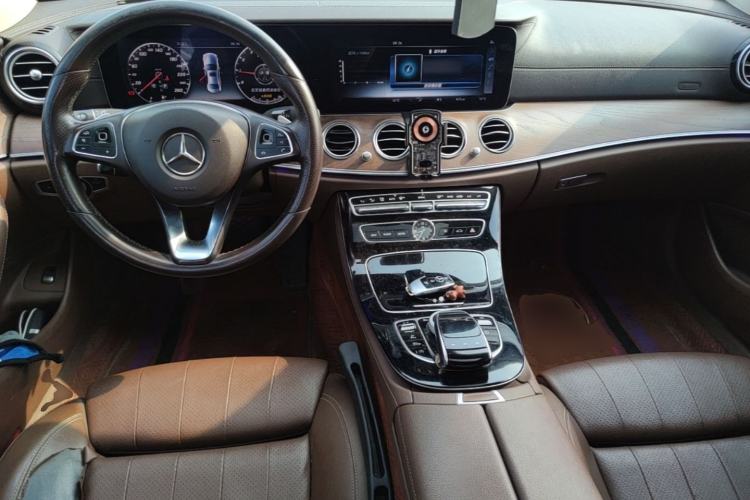 Used Mercedes-Benz E-Class 2016 E 200 L Center Console