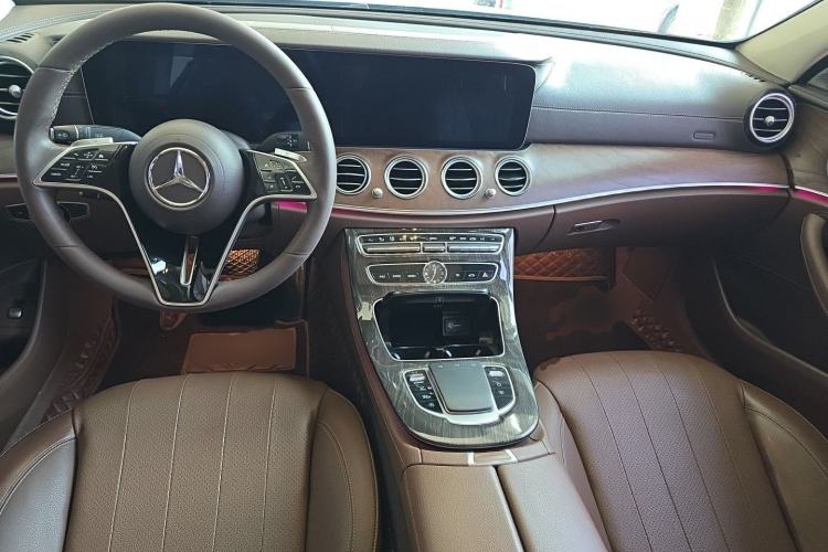 Used Mercedes-Benz E-Class 2016 E 300 L Luxury Model Center Console