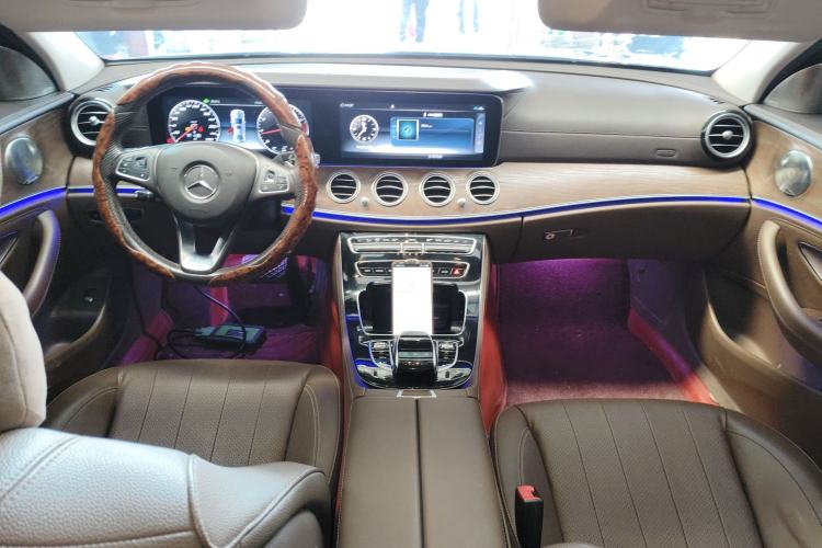 Used Mercedes-Benz E-Class 2016 E 300 L Luxury Model Center Console