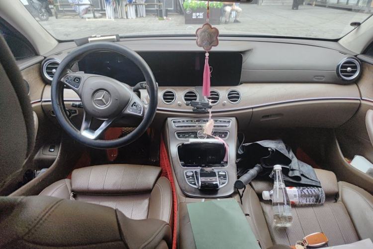 Used Mercedes-Benz E-Class 2016 E 200 L Center Console