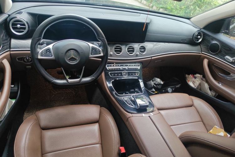 Used Mercedes-Benz E-Class 2016 E 200 L Sport Edition Center Console