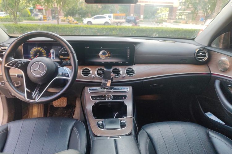 Used Mercedes-Benz E-Class 2016 E 300 L Stylish Model Center Console