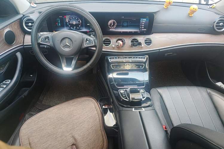Used Mercedes-Benz E-Class 2016 E 300 L Stylish Model Center Console