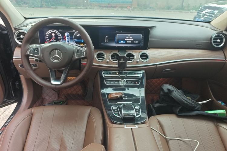 Used Mercedes-Benz E-Class 2016 E 300 L Stylish Model Center Console