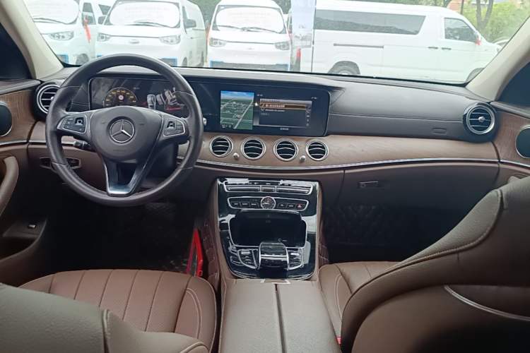 Used Mercedes-Benz E-Class 2016 E 300 L Stylish Model Center Console