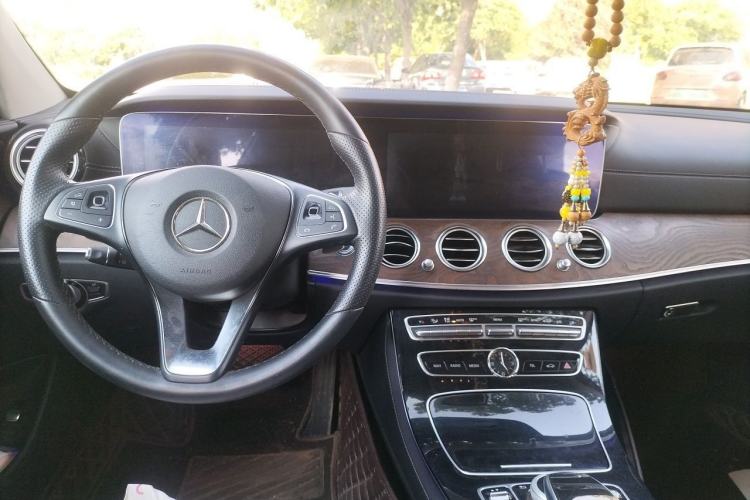 Used Mercedes-Benz E-Class 2016 E 200 L Center Console