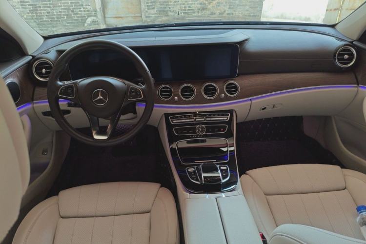 Used Mercedes-Benz E-Class 2016 E 200 L Center Console