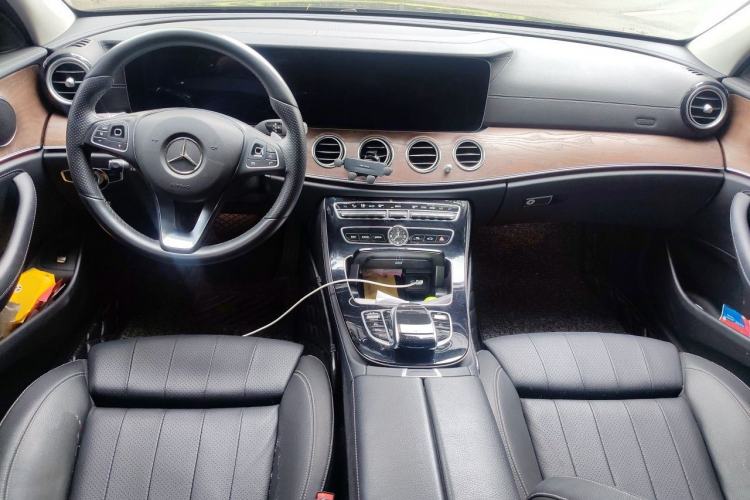 Used Mercedes-Benz E-Class 2016 E 200 L Center Console