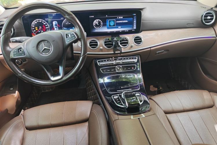 Used Mercedes-Benz E-Class 2016 E 200 L Center Console