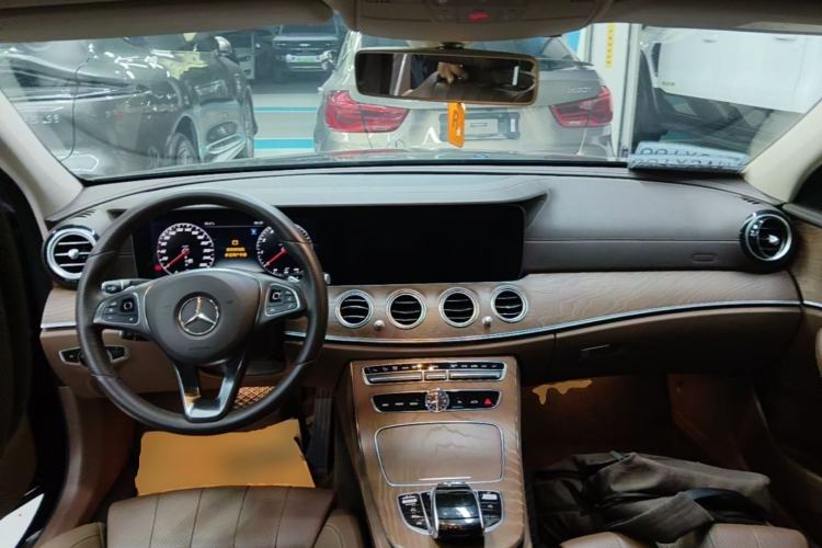 Used Mercedes-Benz E-Class 2016 E 200 L Center Console