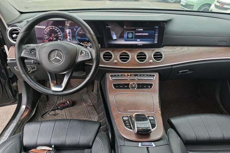 Used Mercedes-Benz E-Class 2016 E 200 L Center Console