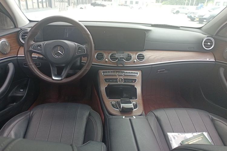 Used Mercedes-Benz E-Class 2016 E 200 L Center Console