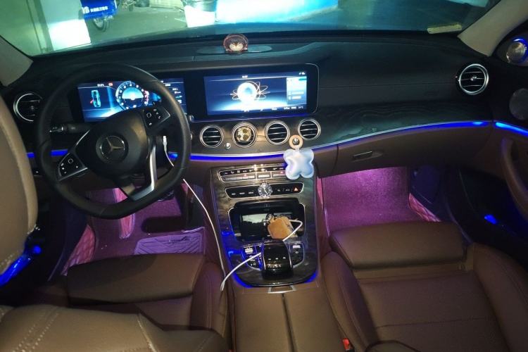 Used Mercedes-Benz E-Class 2016 E 200 L Sport Edition Center Console