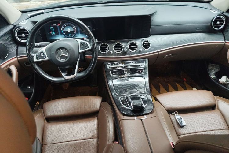 Used Mercedes-Benz E-Class 2016 E 200 L Sport Edition Center Console