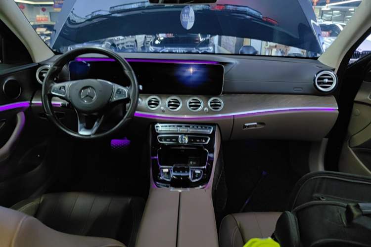 Used Mercedes-Benz E-Class 2016 E 300 L Luxury Model Center Console