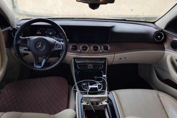 Used Mercedes-Benz E-Class 2016 E 300 L Luxury Model Center Console