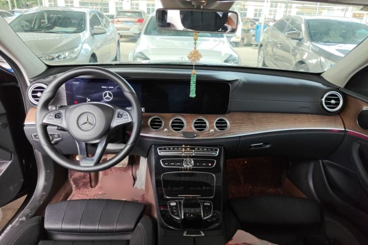 Used Mercedes-Benz E-Class 2016 E 200 L Center Console